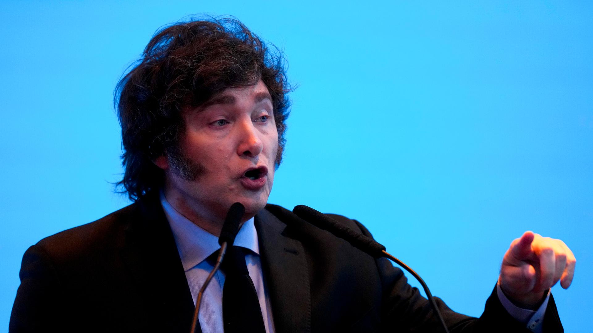 Argentiniens Präsident Javier Milei hält eine Rede.