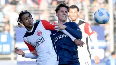 Jean Bahoya (Eintracht Frankfurt) und Tim Oermann (VfL Bochum) im Kampf um den Ball waehrend des Spiels der 1. Bundesliga zwischen VfL Bochum 1848 und Eintracht Frankfurt, Vonovia Ruhrstadion am 16. March 2025 in Bochum, Deutschland.