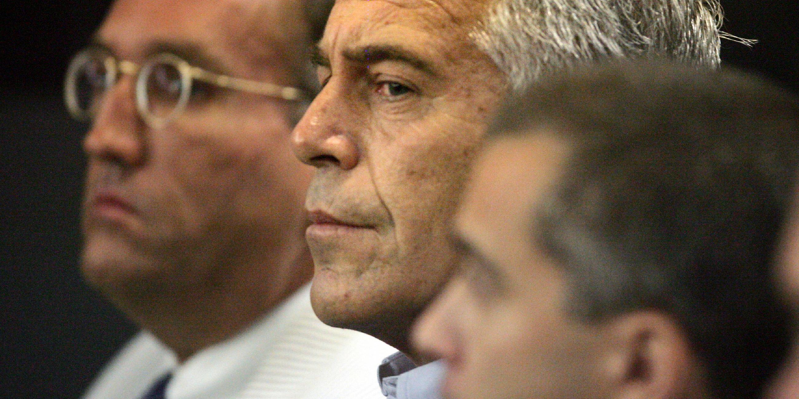 Jeffrey Epstein im Gerichtssaal von West Palm Beach in Florida im Jahr 2008.