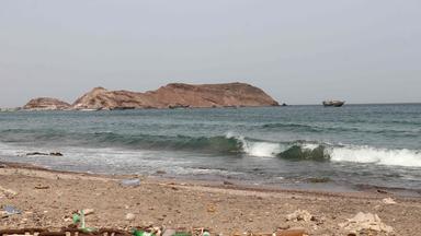Ein von der jemenitischen Küste südwestlich der Stadt Taiz aufgenommenes Foto zeigt Boote, die in der Bab-el-Mandeb-Straße im Roten Meer treiben.