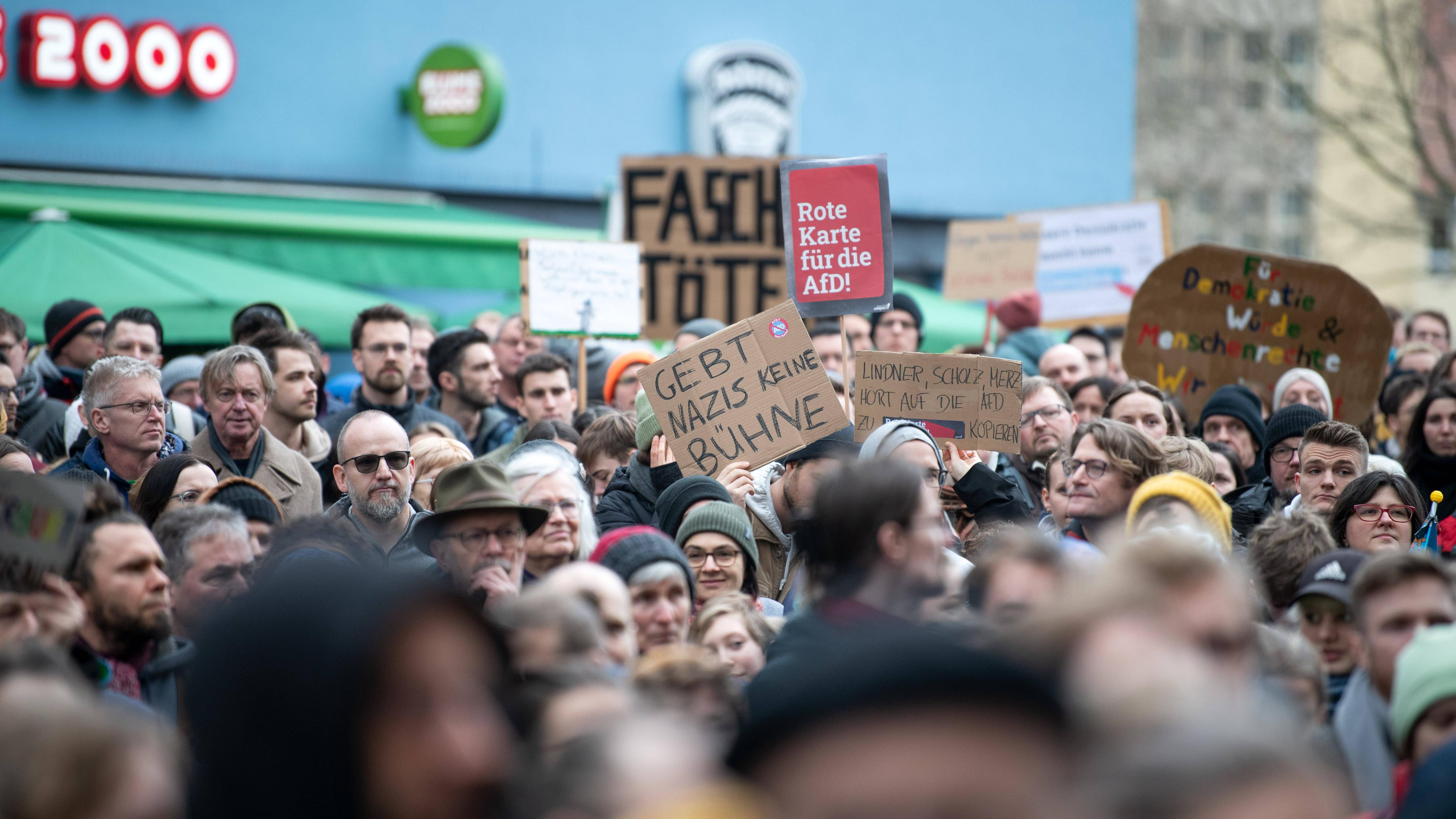 Großdemo gegen Rechtsextremismus AfD in der Innenstadt von Jena