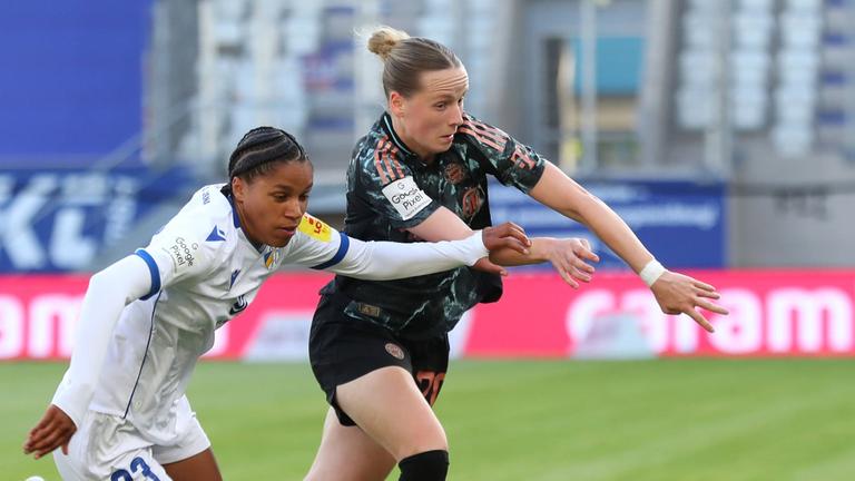 Josephina Bonsu gegen Bayerns Franziska Kett.