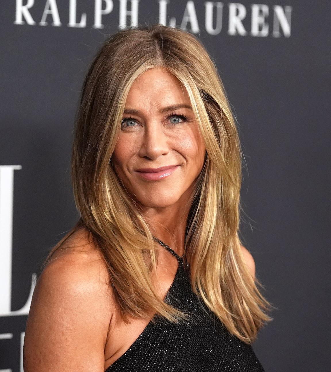 Jennifer Aniston ist eine der Preisträgerinnen der "Elle Women in Hollywood Awards". Auf ein Red Carpet Debut mit ihrem Freund Jim Curtis warteten die Fans allerdings vergeblich. (18.11.2025) 