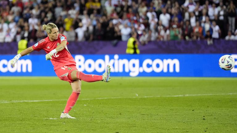 Jennifer Falk beim Elfmeter