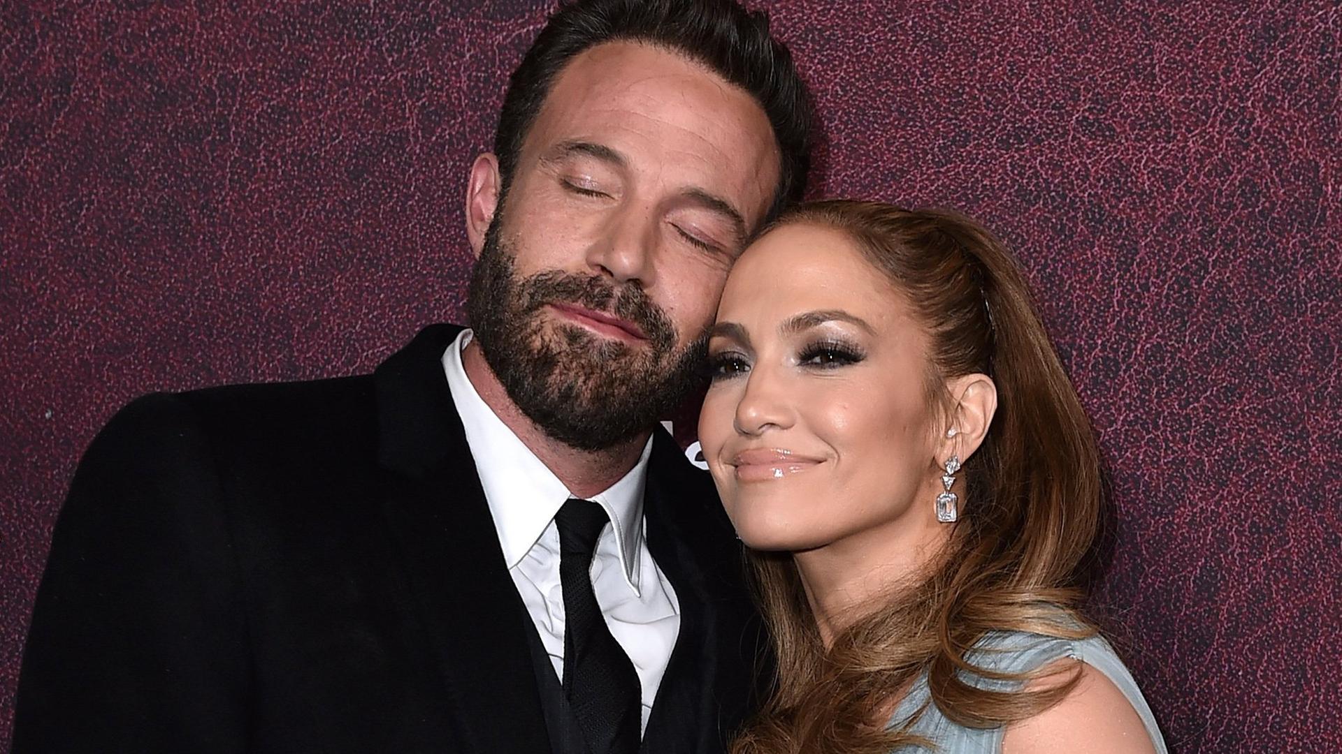 Für ihr neues Album hat Sängerin Jennifer Lopez auch über ihr Liebes-Comeback mit Schauspieler Ben Affleck geschrieben. "Unsere Liebesgeschichte war sehr inspirierend." (11.02.24)