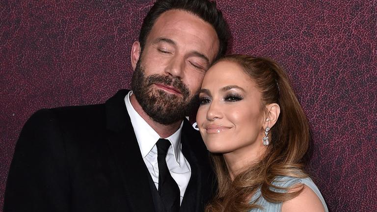 Für ihr neues Album hat Sängerin Jennifer Lopez auch über ihr Liebes-Comeback mit Schauspieler Ben Affleck geschrieben. "Unsere Liebesgeschichte war sehr inspirierend." (11.02.24)