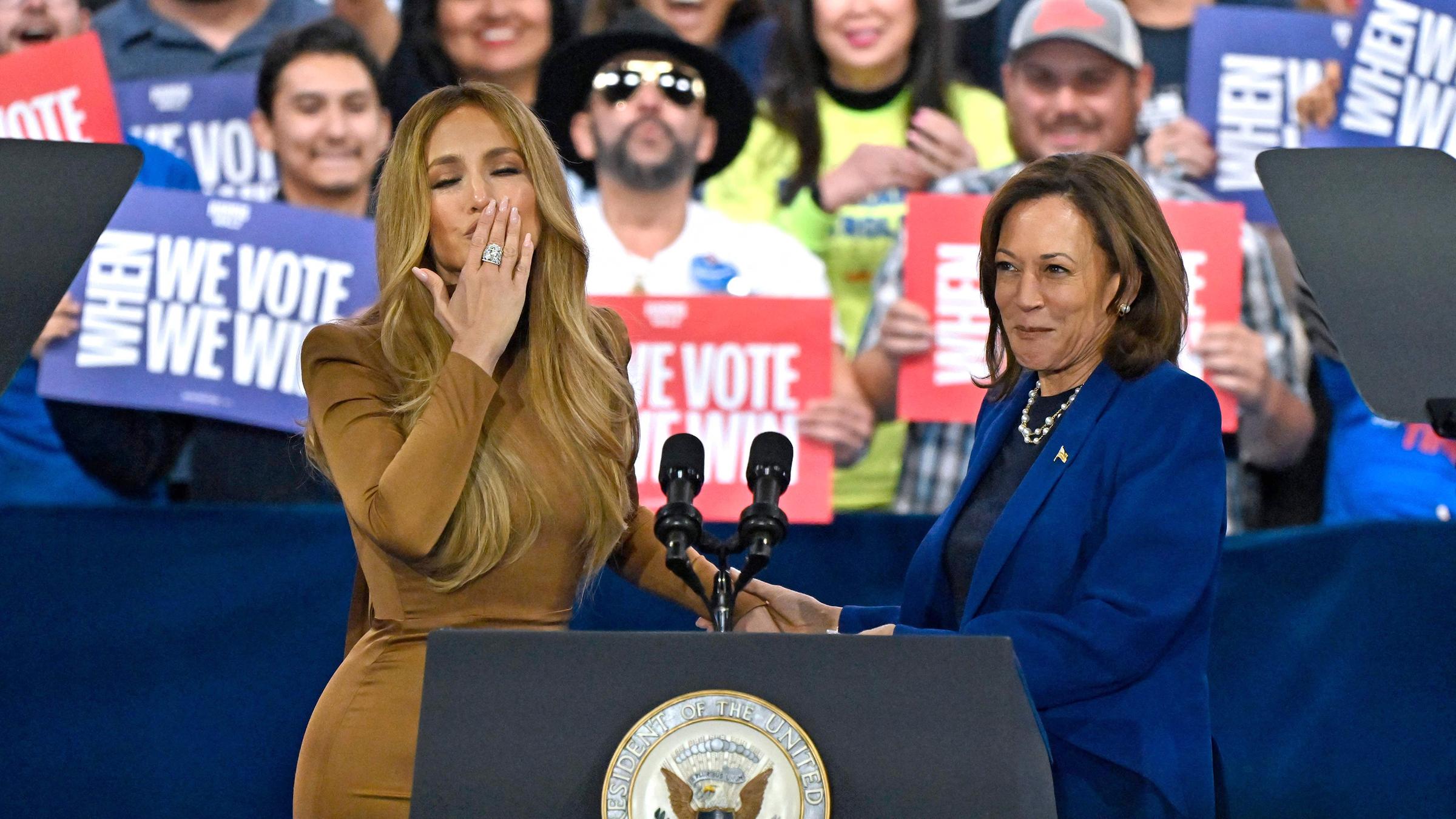US-Sängerin Jennifer Lopez und US-Vizepräsidentin und demokratische Präsidentschaftskandidatin Kamala Harris 