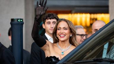 Auf dem Bild zu sehen ist: Jennifer Lopez in Mailand auf der Fashion Week