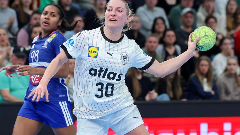 Jenny Behrend Germany controls the ball