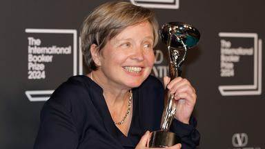 Die Schriftstellerin Jenny Erpenbeck hat den International Booker Prize 2024 gewonnen.