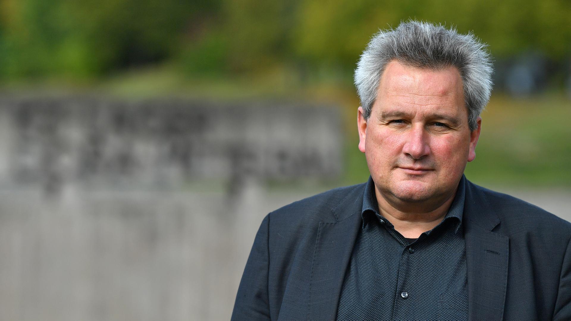 Thüringen, Nordhausen: Jens-Christian Wagner, Direktor der Stiftung Gedenkstätten Buchenwald und Mittelbau-Dora, steht auf dem Gelände der KZ-Gedenkstätte Mittelbau-Dora.