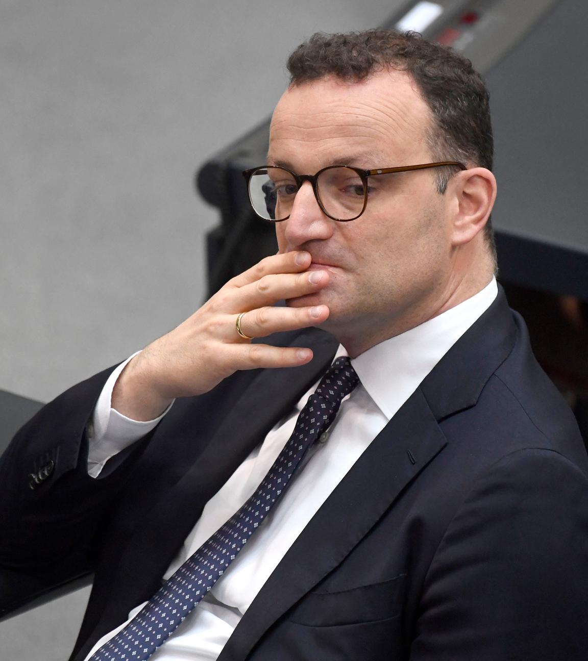 Jens Spahn in der 10. Sitzung des 21. Deutschen Bundestages im Reichstagsgebäude.