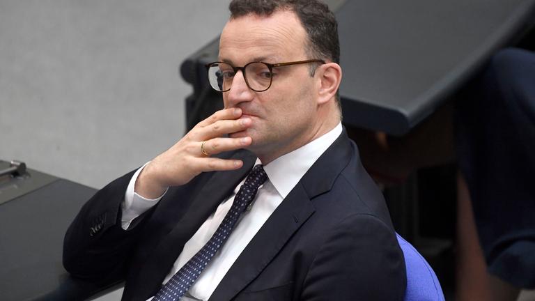 Jens Spahn in der 10. Sitzung des 21. Deutschen Bundestages im Reichstagsgebäude.
