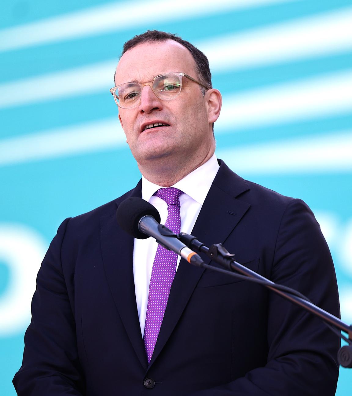 Jens Spahn (CDU), CDU/CSU- Fraktionsvorsitzender im Bundestag, während der Pressekonferenz zur zweitägigen Klausur des Vorstands der CDU/CSU-Bundestagsfraktion am 27. April 2026 in Berlin.