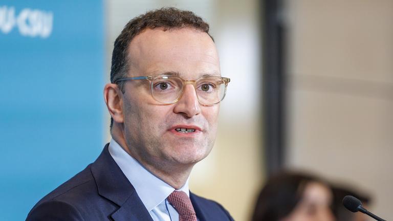 Jens Spahn Fraktionsvorsitzender der CDU/CSU-Bundestagsfraktion spricht waehrend eines Statement vor den Fraktionssitzungen am 7.7.2025 in Berlin.