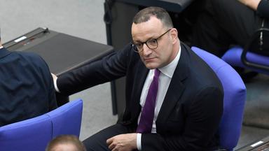 Berlin: Jens Spahn in der 90.Sitzung des 21. Deutschen Bundestags.