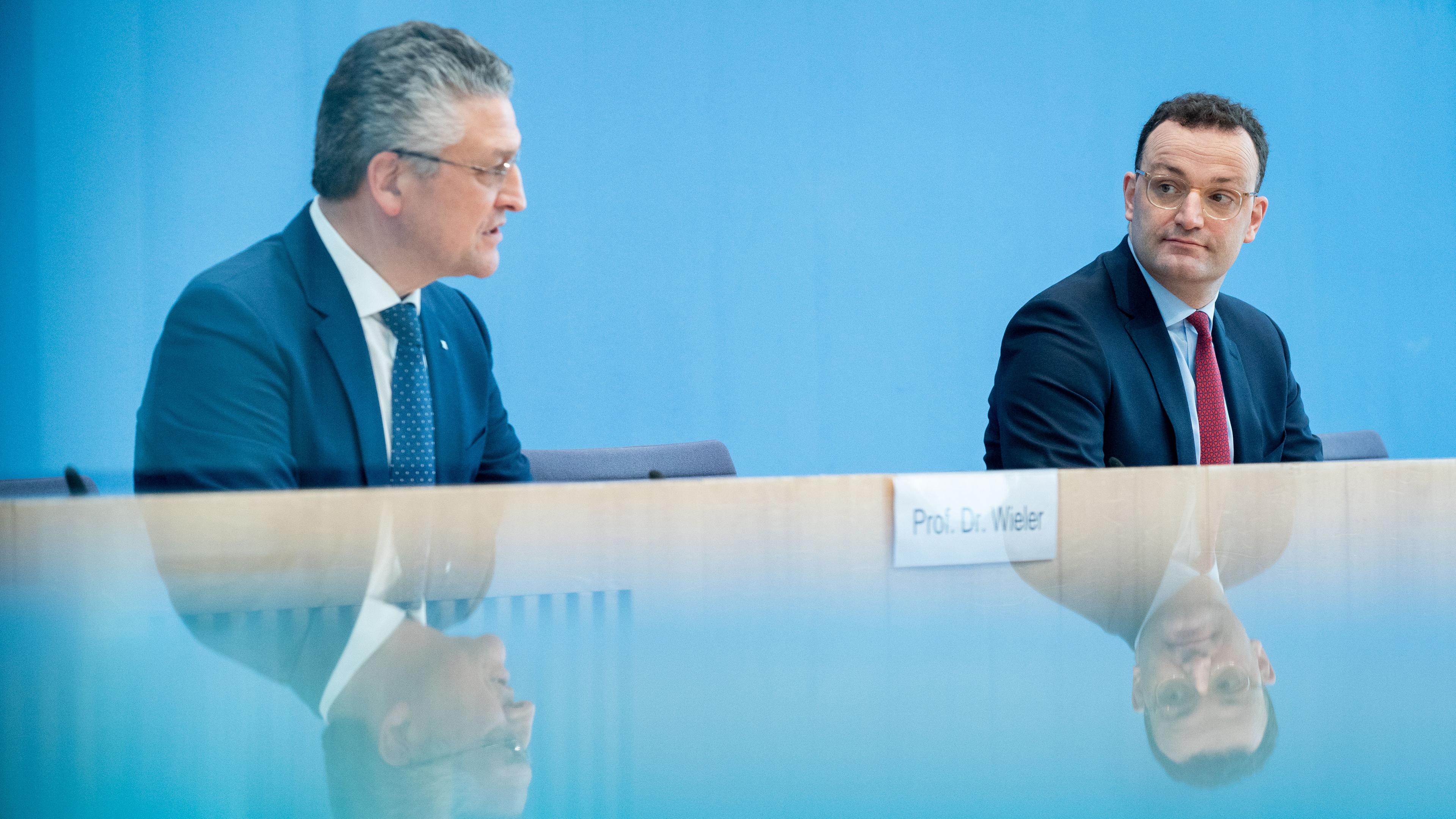 Gesundheitsminister Jens Spahn und RKI-Präsident Lothar Wieler auf der Pressekonferenz zur aktuellen Coronalage, 12.03.2021, Berlin.