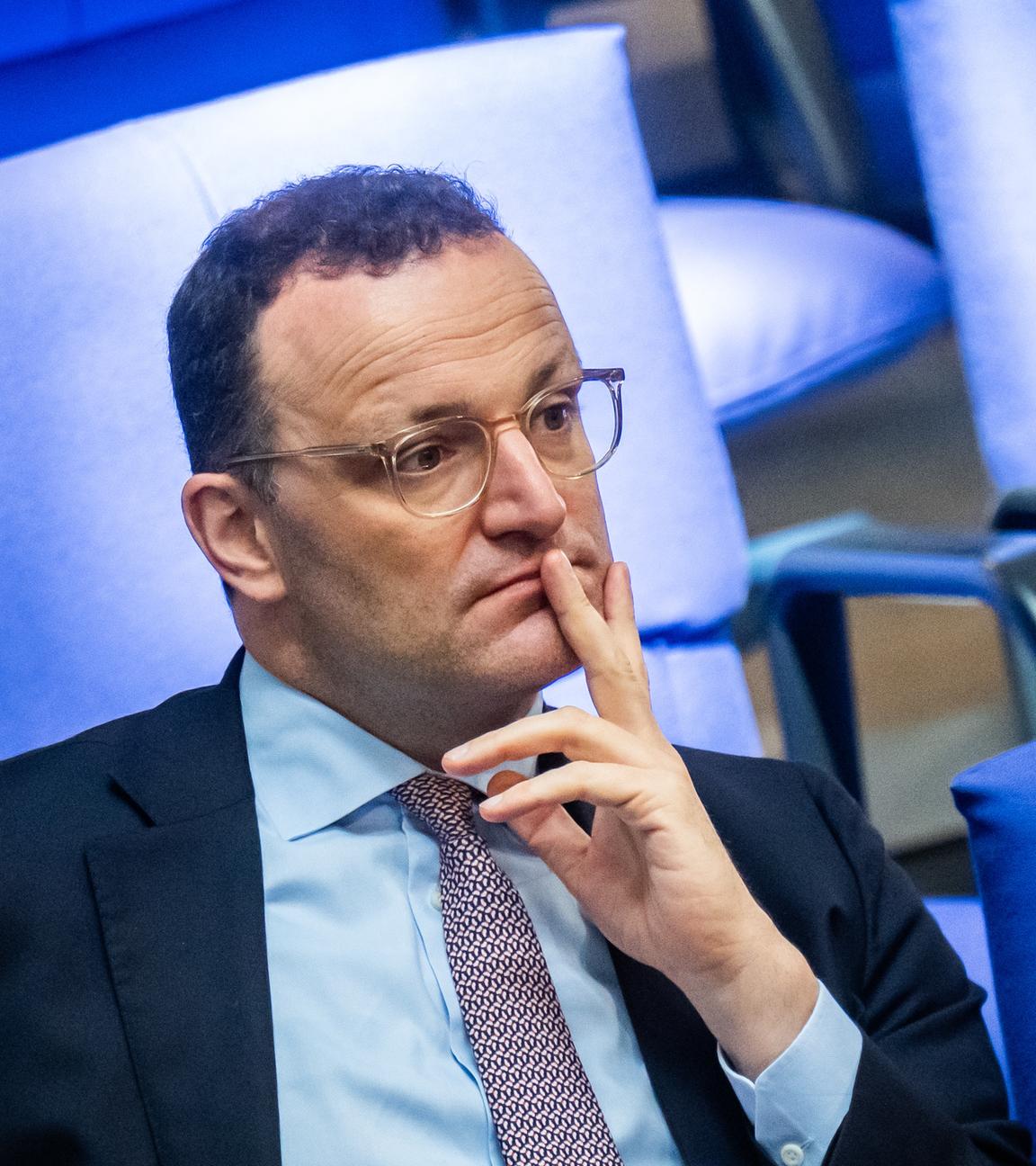 08.07.2025, Berlin: Jens Spahn, CDU/CSU Fraktionsvorsitzender im Bundestag, verfolgt die Debatte im Bundestag bei den Haushaltsberatungen zur Einbringung des Entwurfs für den Bundeshaushalt 2025.