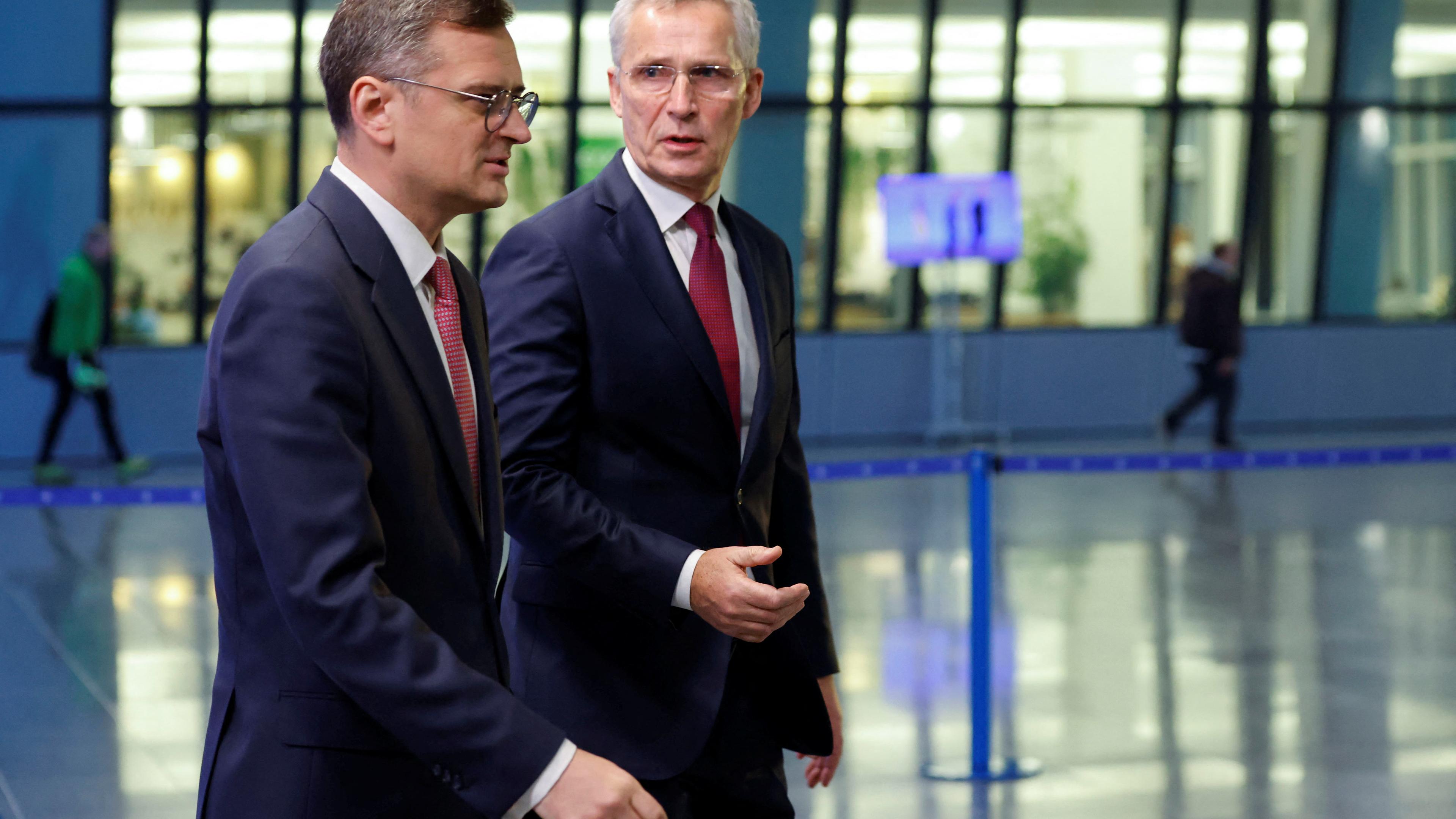 Jens Stoltenberg und Dmytro Kuleba