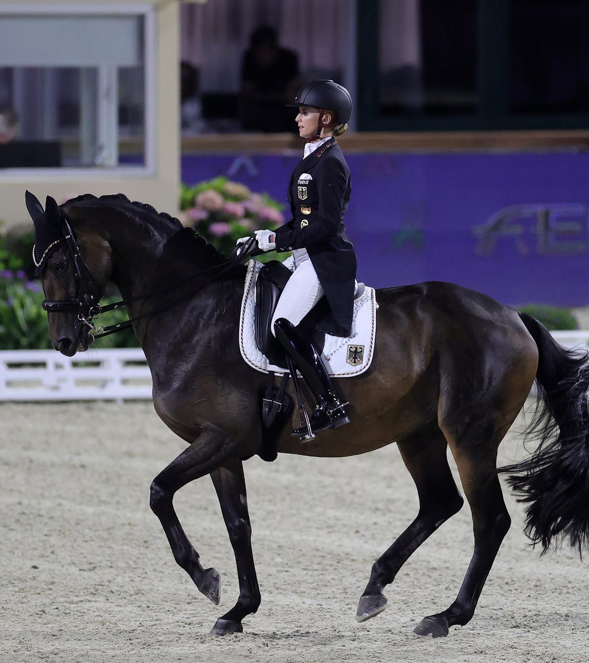 Bredow-Werndl, Jessica von - Aktion im Dressurreiten bei der EM 2021