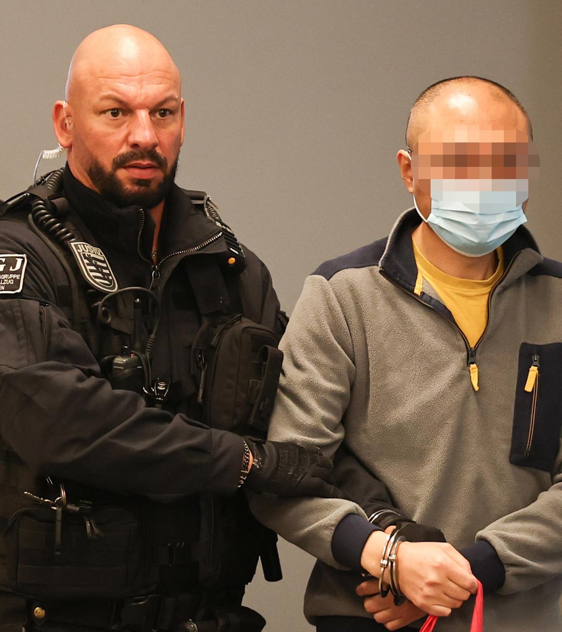 Jian G. (r.) erscheint am 5. August 2025 in Dresden zum Spionageprozess – er soll für China spioniert und Infos über EU, AfD und Dissidenten weitergegeben haben.