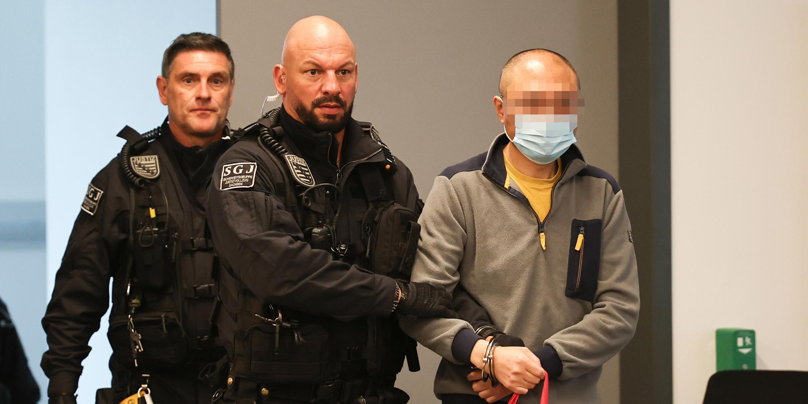 Jian G. (r.) erscheint am 5. August 2025 in Dresden zum Spionageprozess – er soll für China spioniert und Infos über EU, AfD und Dissidenten weitergegeben haben.