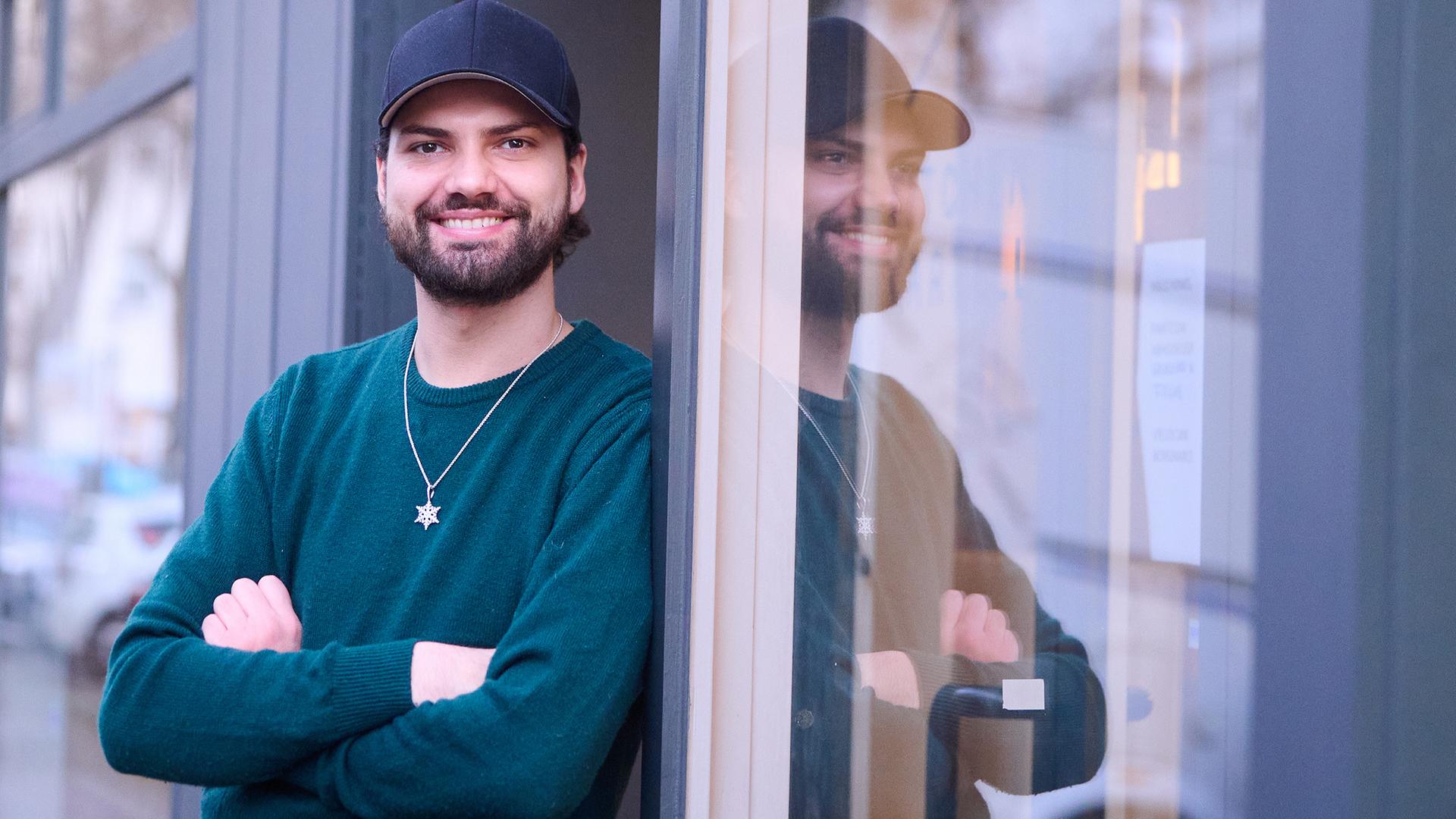 Er habe die Ruhe im Gefängnis "ein bisschen genossen", so Jimi Blue Ochsenknecht auf "Twitch".  Er saß wegen unbezahlter Hotelkosten in Untersuchungshaft und wolle daraus lernen. (14.08.2025)