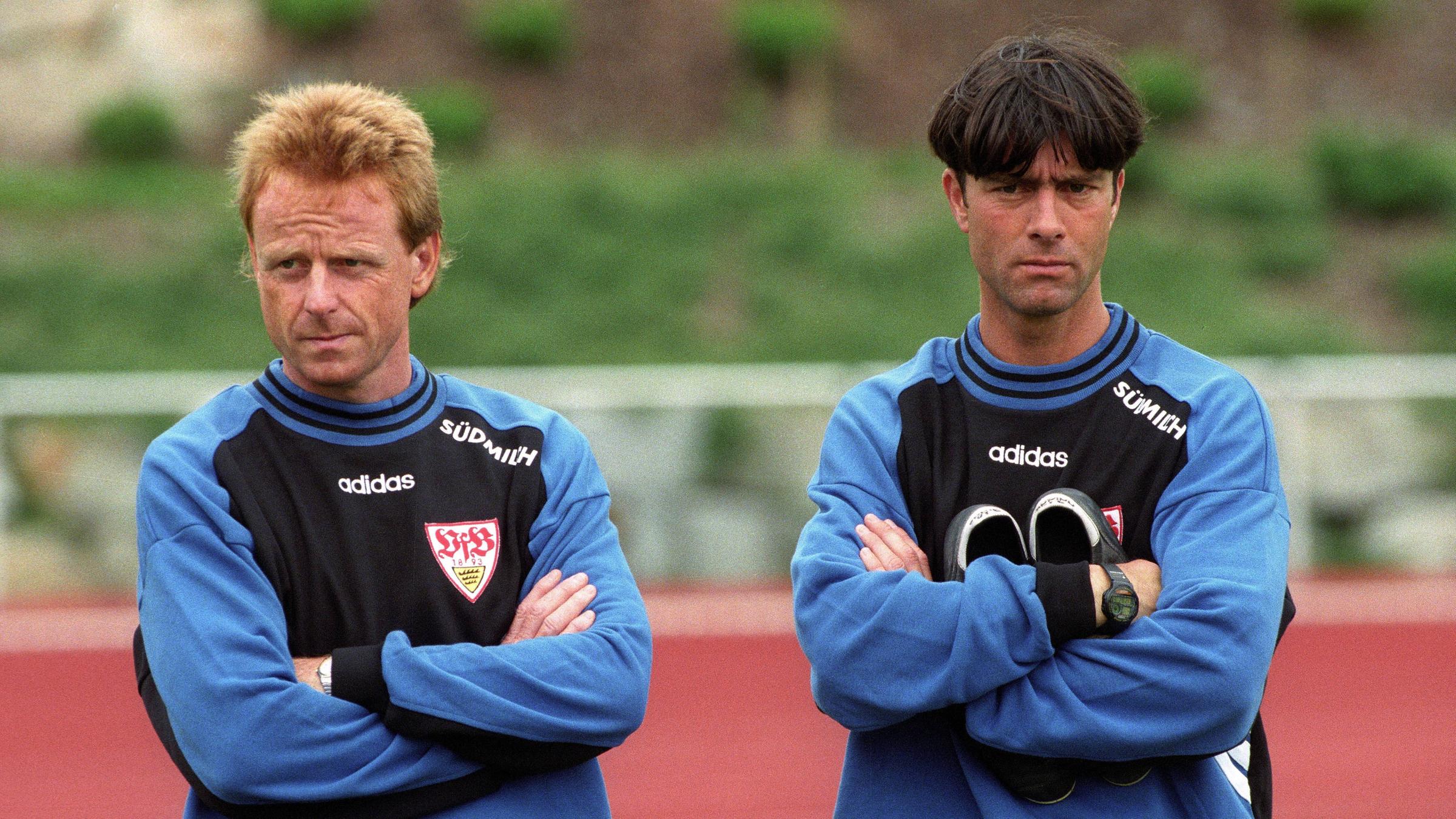 Trainer Rolf Fringer (li.) und Co Trainer Joachim Löw (beide VfB Stuttgart)