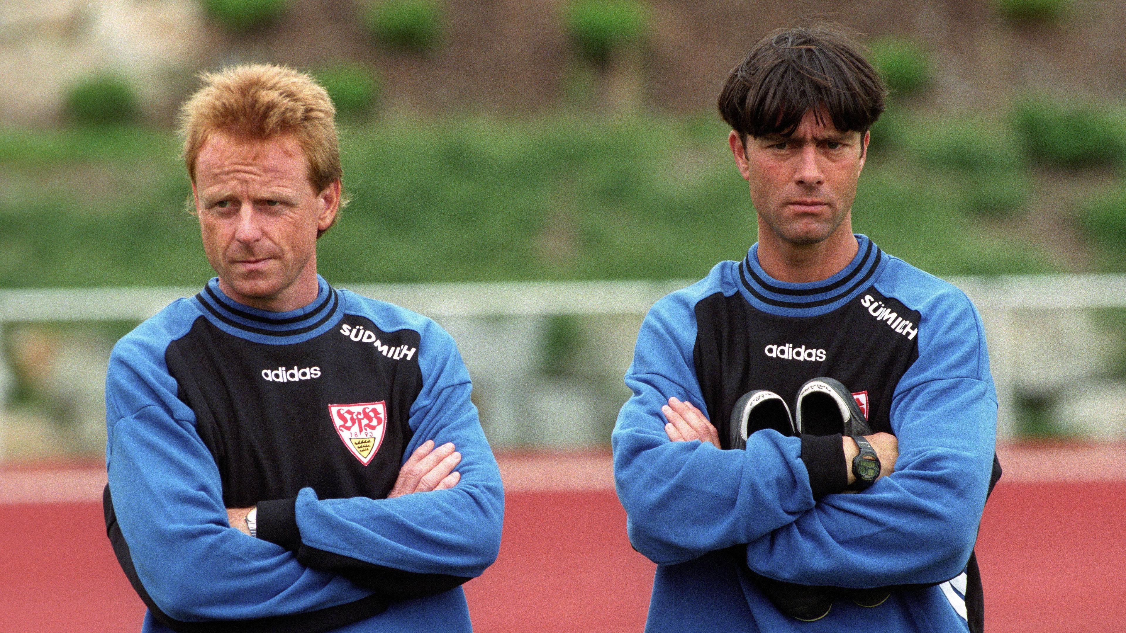Trainer Rolf Fringer (li.) und Co Trainer Joachim Löw (beide VfB Stuttgart)