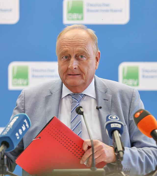 Verbandspräsident des Deutschen Bauernverbandes Joachim Rukwied gibt eine Pressekonferenz zur Erntebilanz.