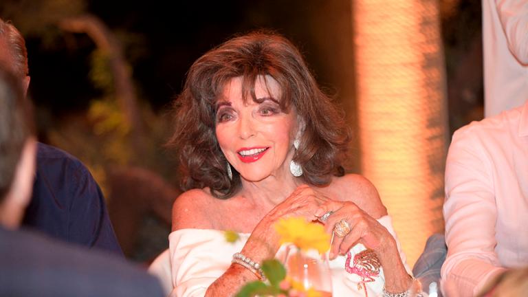 Joan Collins zeigt sich mit 92 im Badeanzug