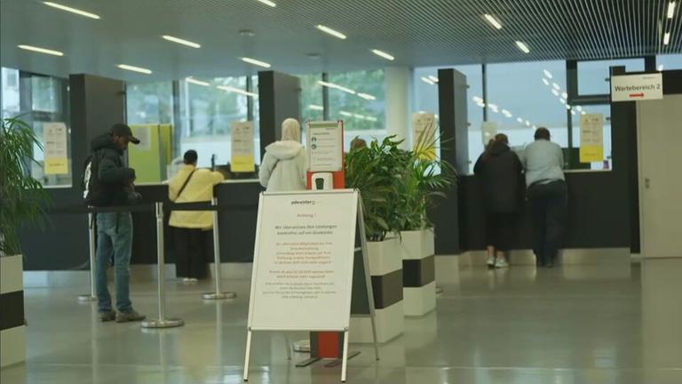 Jobcenter-Warteschlange