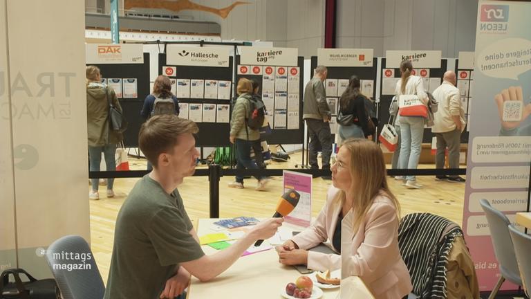 ZDF Reporter auf einer Jobmesse