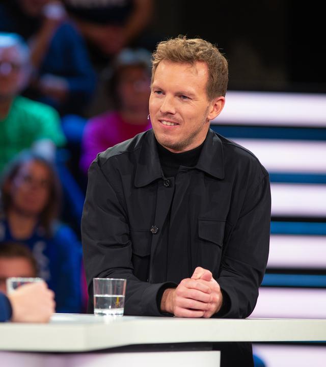 Jochen Breyer im Gespräch mit Julian Nagelsmann (r.)