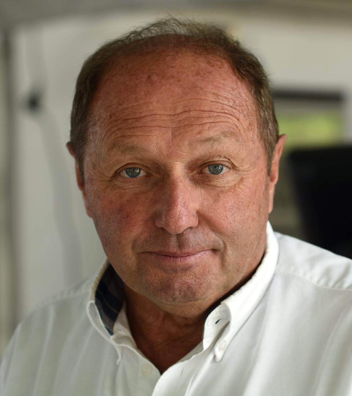 Der ehemalige deutsche Rennfahrer Jochen Mass bei einer Autogrammstunde am 06.08.2016.