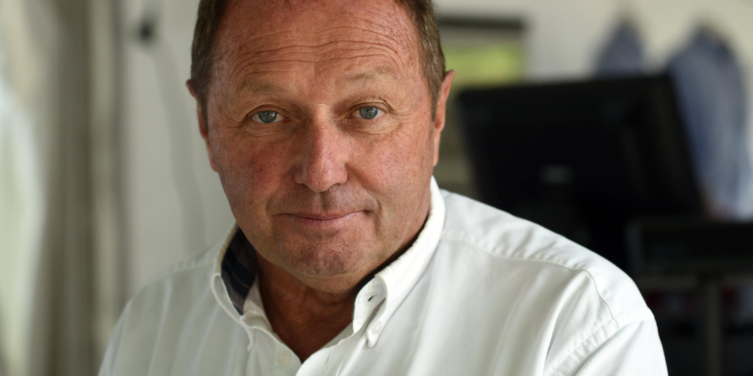Der ehemalige deutsche Rennfahrer Jochen Mass bei einer Autogrammstunde am 06.08.2016.