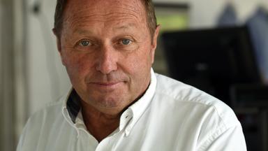 Der ehemalige deutsche Rennfahrer Jochen Mass bei einer Autogrammstunde am 06.08.2016.