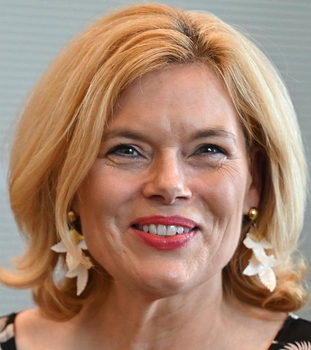 Die Beziehung des Moderators und der Bundestagspräsidentin wurde nun öffentlich.