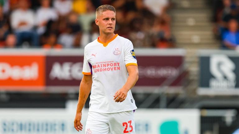 Der niederländische Fußballer Joey Veerman, am 15.08.2026 in Rotterdam, im Spiel zwischen PSV und Excelsior.