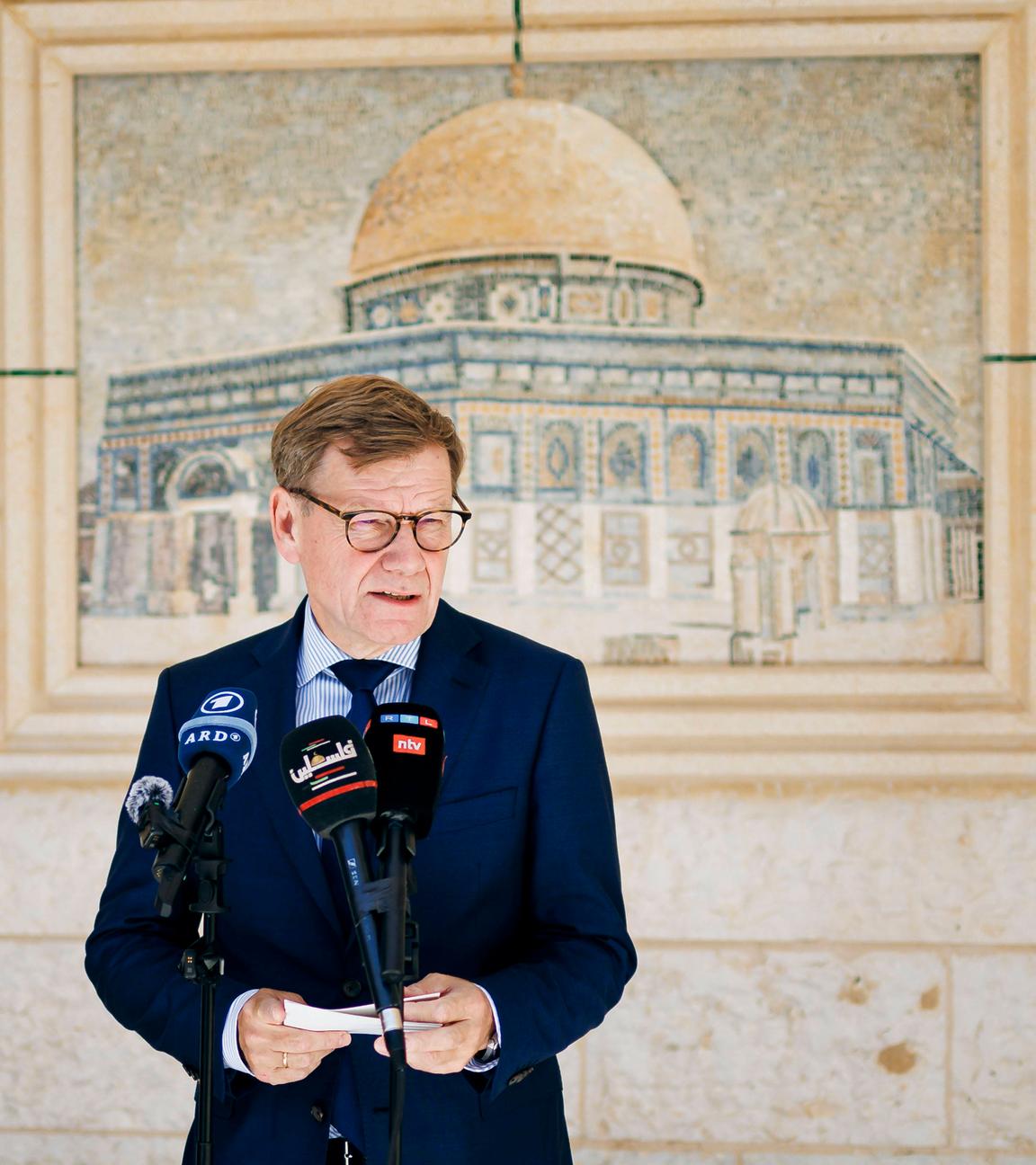 Bundesaußenminister Johann Wadephul gibt Journalisten ein Statement nach einem Gespräch mit Mahmud Abbas, Präsidenten der Palaestinensischen Behörde in Ramallah, am 01.08.2025.