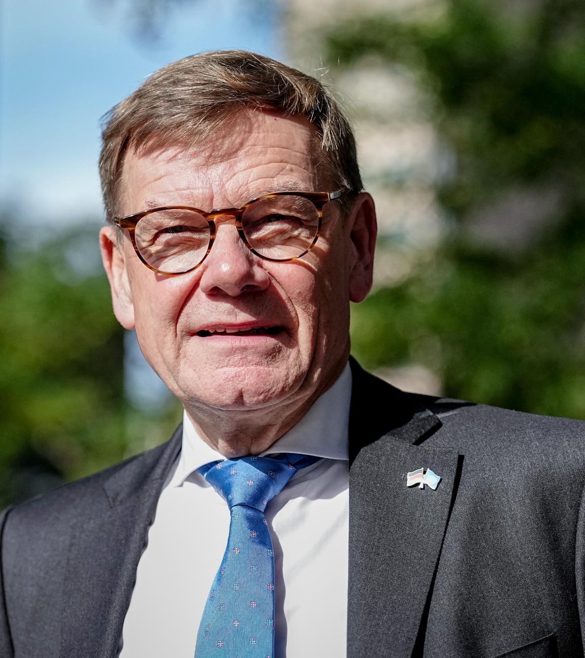 Bundesaußenminister Johann Wadephul (CDU) kommt in Begleitung seiner Delegation und Sicherheitskräften am Rande der Generaldebatte der UN-Vollversammlung in New York zu einem Pressestatement am 27.09.2025 in New York, USA.