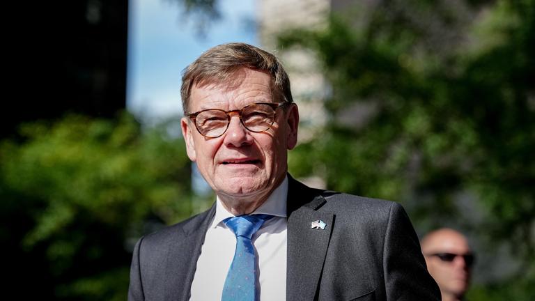 Bundesaußenminister Johann Wadephul (CDU) kommt in Begleitung seiner Delegation und Sicherheitskräften am Rande der Generaldebatte der UN-Vollversammlung in New York zu einem Pressestatement am 27.09.2025 in New York, USA.