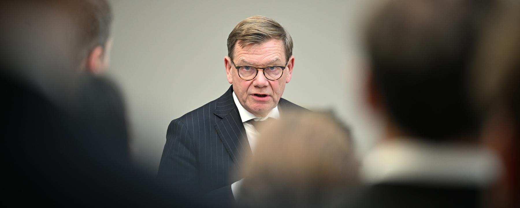 08.12.2025, China, Peking: Bundesaußenminister Johann Wadephul spricht während eines Empfangs in der Deutschen Botschaft.