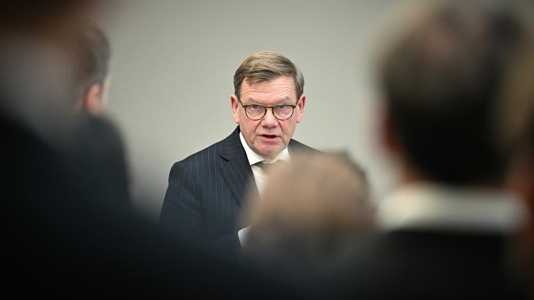 08.12.2025, China, Peking: Bundesaußenminister Johann Wadephul spricht während eines Empfangs in der Deutschen Botschaft.