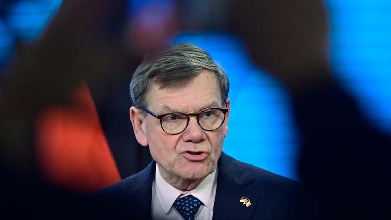 Der deutsche Außenminister Johann Wadephul und sein belgischer Amtskollege (nicht im Bild) geben am 25. Februar 2026 während ihres Treffens in Berlin eine gemeinsame Pressekonferenz. 