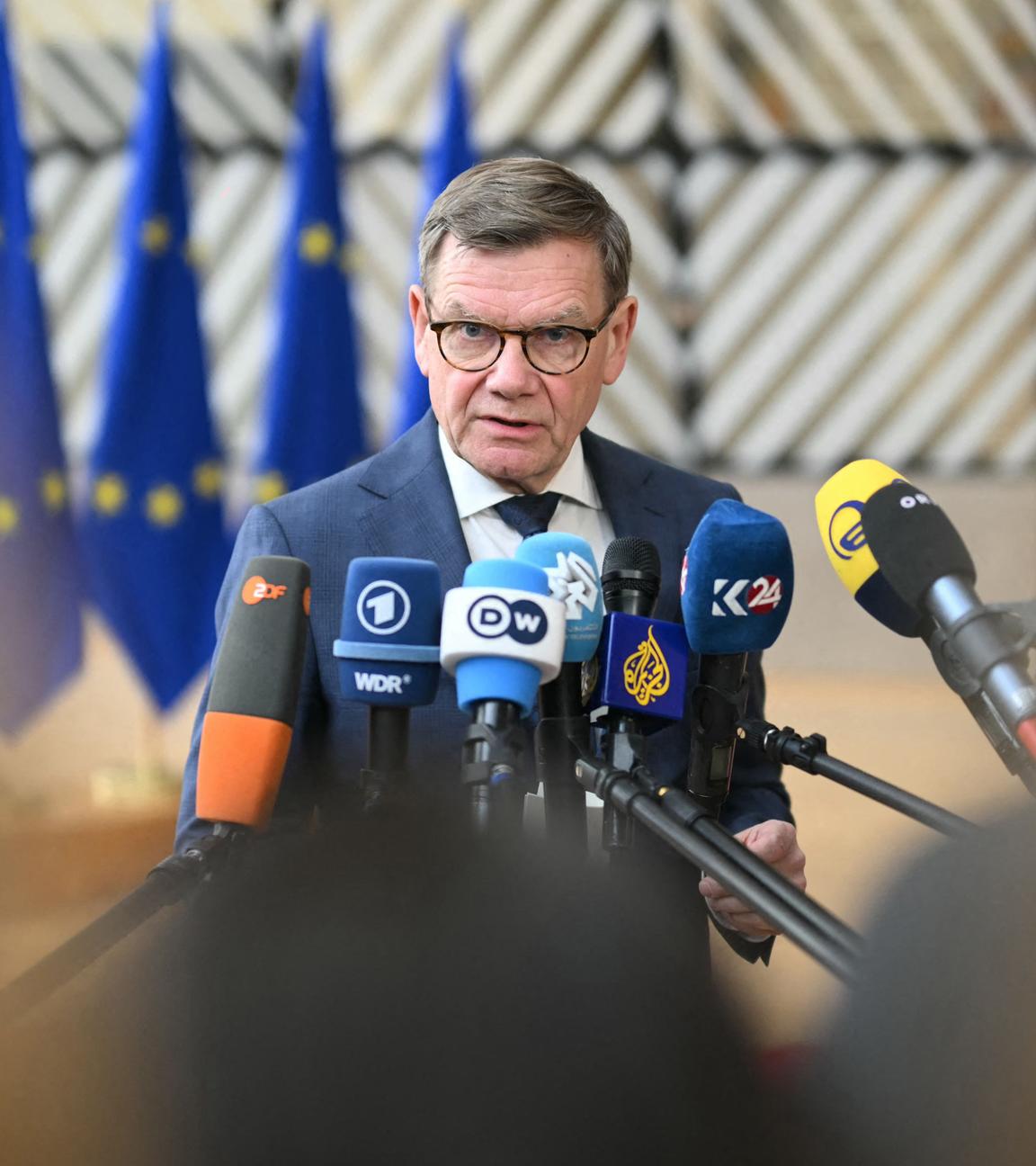 Der deutsche Außenminister Johann Wadephul spricht bei seiner Ankunft zu einer Sitzung des Rates „Auswärtige Angelegenheiten“ in Brüssel am 16.03.2026 mit den Medien, bei der Russlands Angriffskrieg gegen die Ukraine und die Lage im Nahen Osten erörtert werden. 