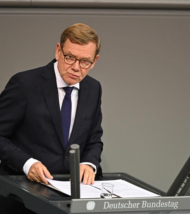 Johann Wadephul (CDU), Außenminister, spricht im Bundestag