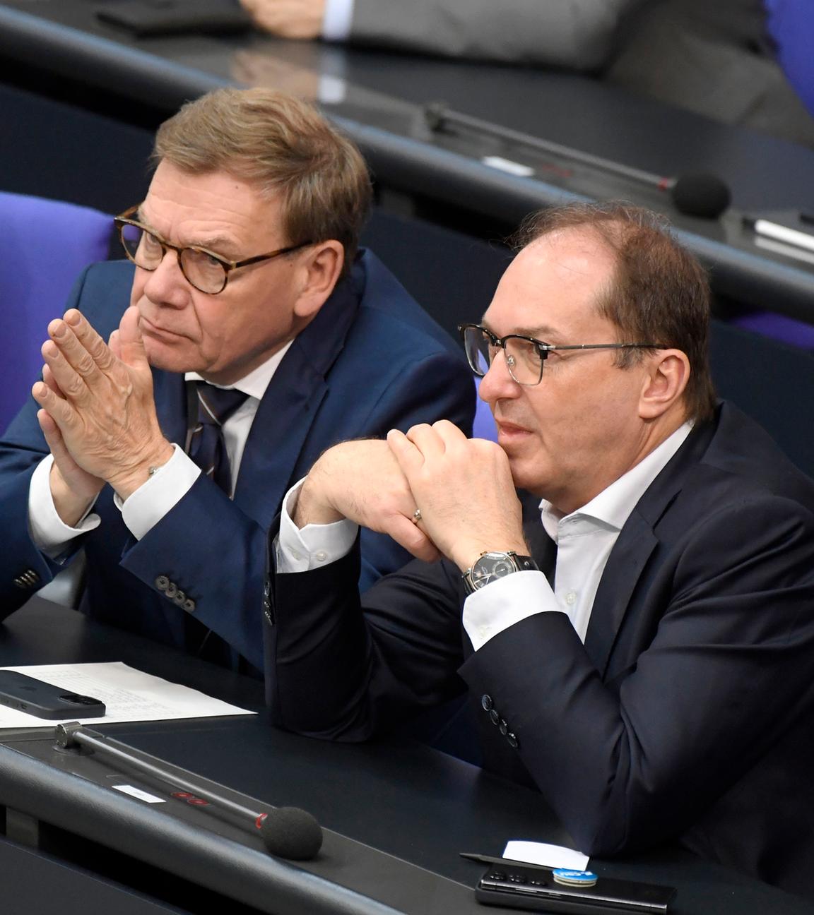 Johann Wadephul und Alexander Dobrindt in der 19. Sitzung des 21. Deutschen Bundestages im Reichstagsgebäude am 11.07.2025 in Berlin.