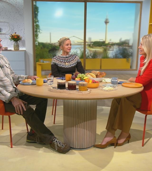 Johanna Klante und Daniel Morgenroth zu Gast bei Nadine Krüger am "Volle Kanne"-Frühstückstisch