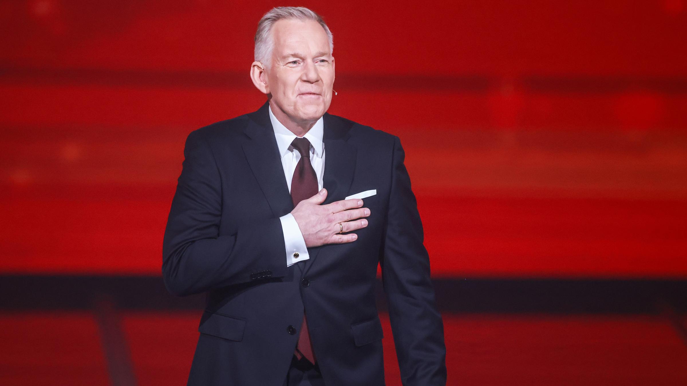 Der deutsche Fernsehmoderator und Journalist Johannes B. Kerner nimmt am 06.12.2025 an der Wohltätigkeitsgala „Ein Herz für Kinder” im Studio Berlin Adlershof in Berlin teil. 